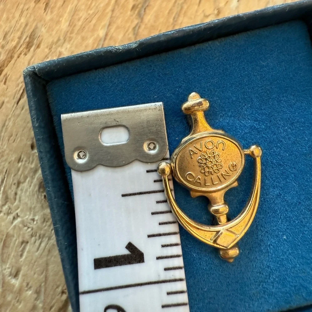 Avon Gold Door Knocker Brooch with Box “Avon Calling!”